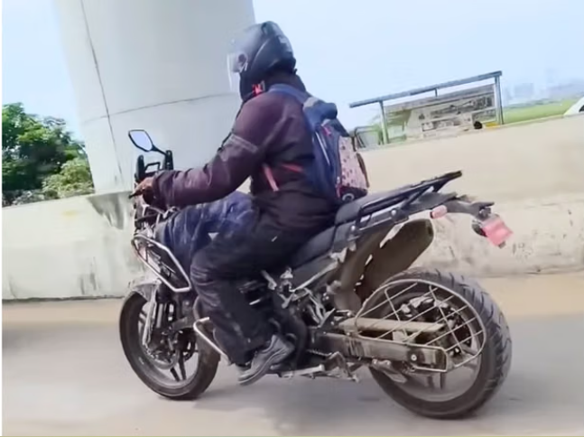 RE Himalayan 750 Alloy Variant Spied 